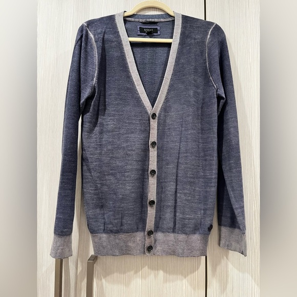 Guess Men’s Blue Gray V-Neck Cardigan Unique Dyed Look Size Small - Picture 2 of 10